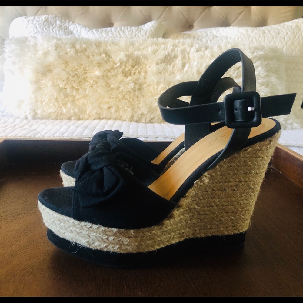 Black Bow Pumps 🖤